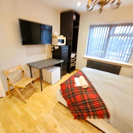 Beautiful Guest Rooms, Free Parking, 30Min Heathrow, 40Min Wembley, 60Min Central London Greenford  Esterno foto