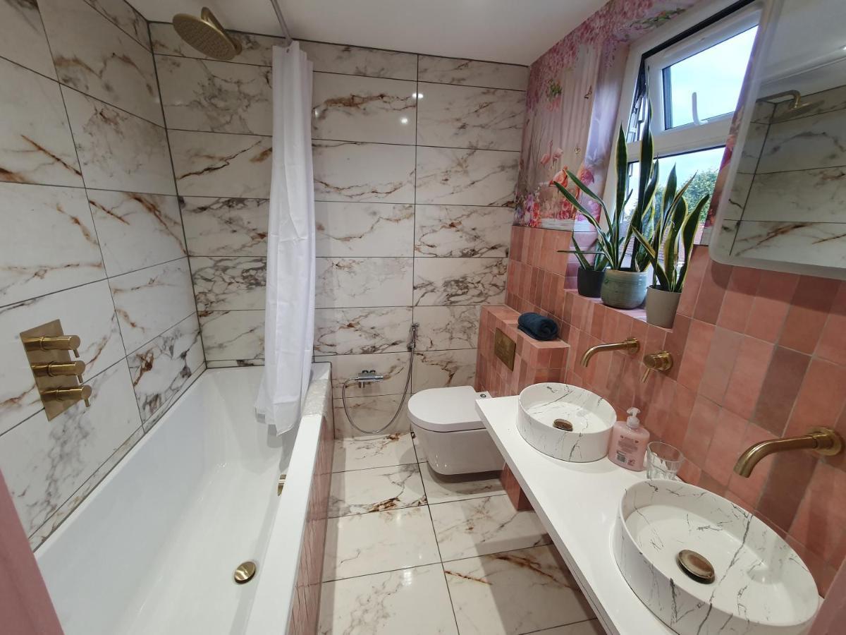 Beautiful Guest Rooms, Free Parking, 30Min Heathrow, 40Min Wembley, 60Min Central London Greenford  Esterno foto